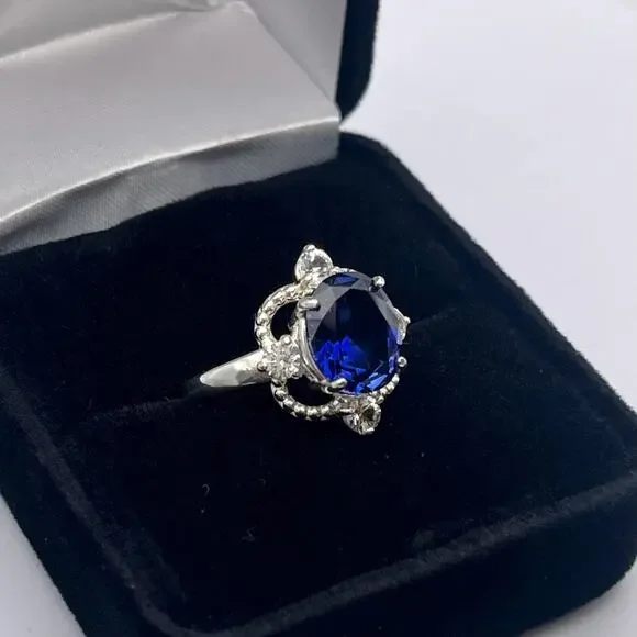 Beautiful 3.5ctw Oval Cut Lab Grown Sapphire Ring Size 7